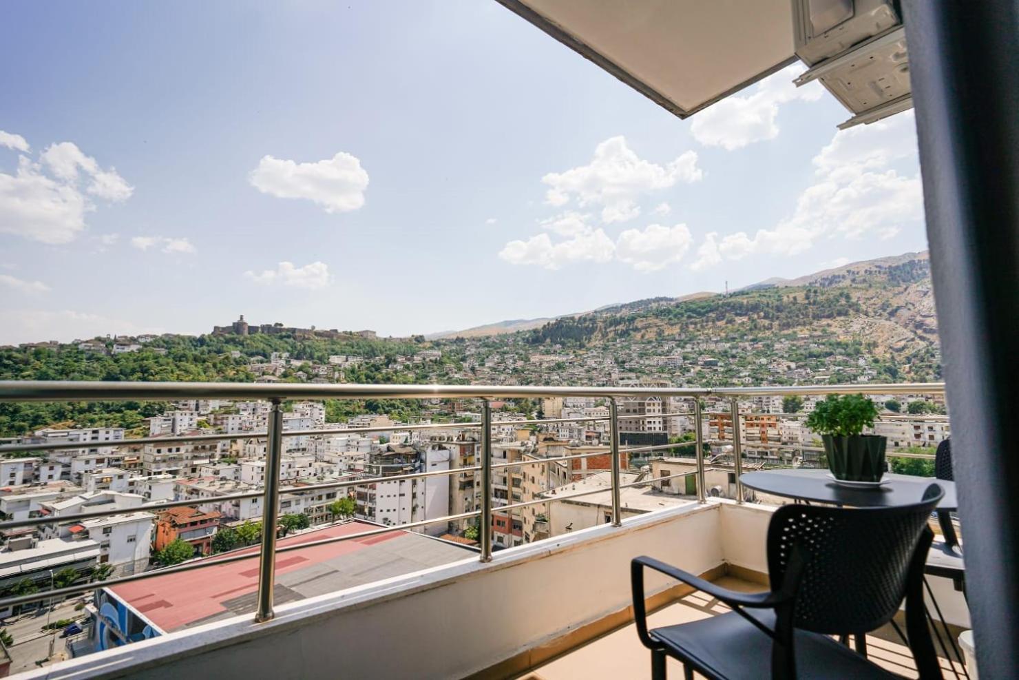 View City Apartments Gjirokastra Kültér fotó